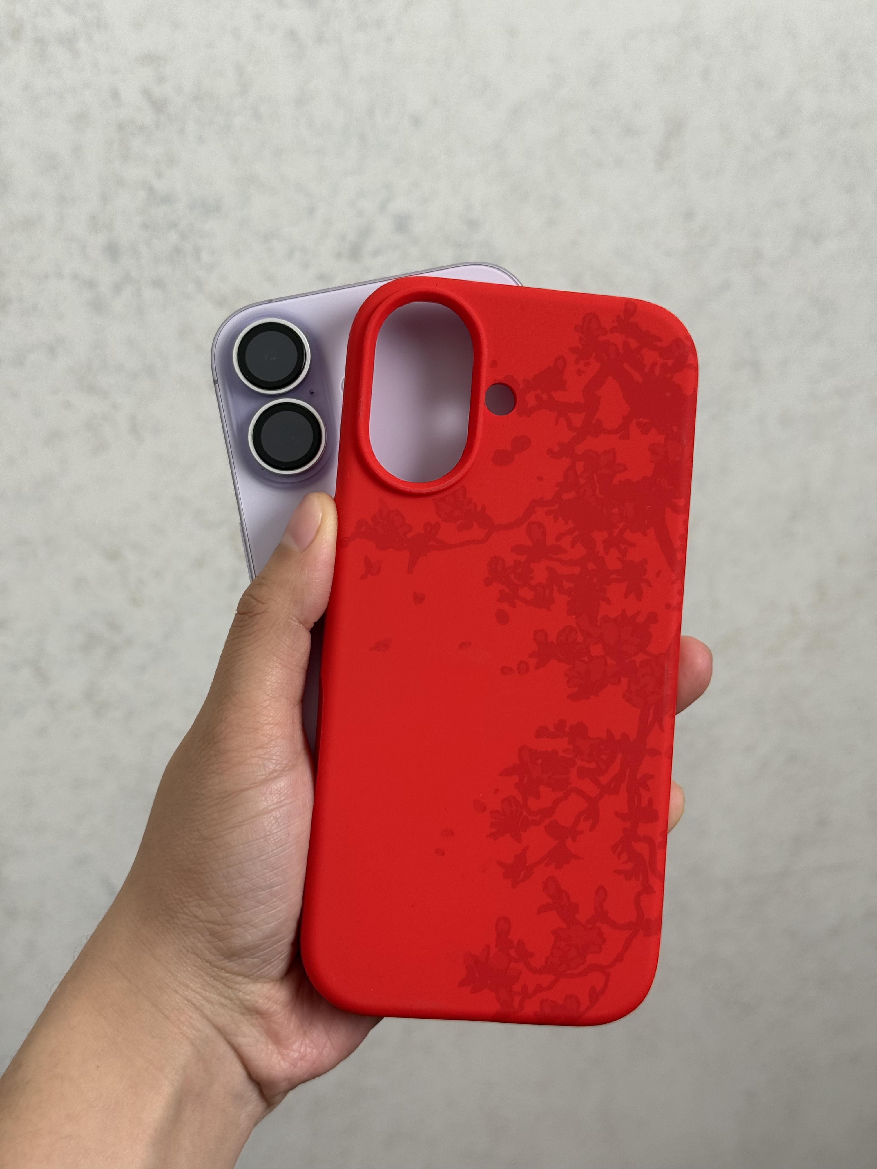 被问爆的 iPhone17 红壳|半树繁花是有点高级感在身上的